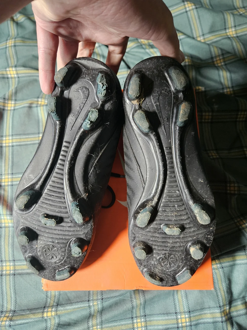 SOCCER CLEATS - Picture 5 of 6